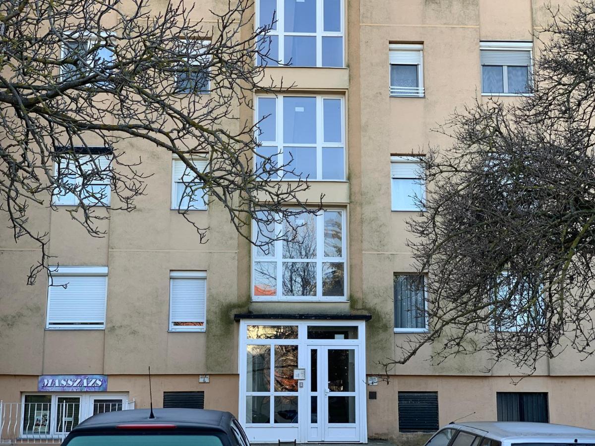 Kiralykut 1 Apartman - Ingyen Parkolas, Bicajok, Ac Székesfehérvár Buitenkant foto